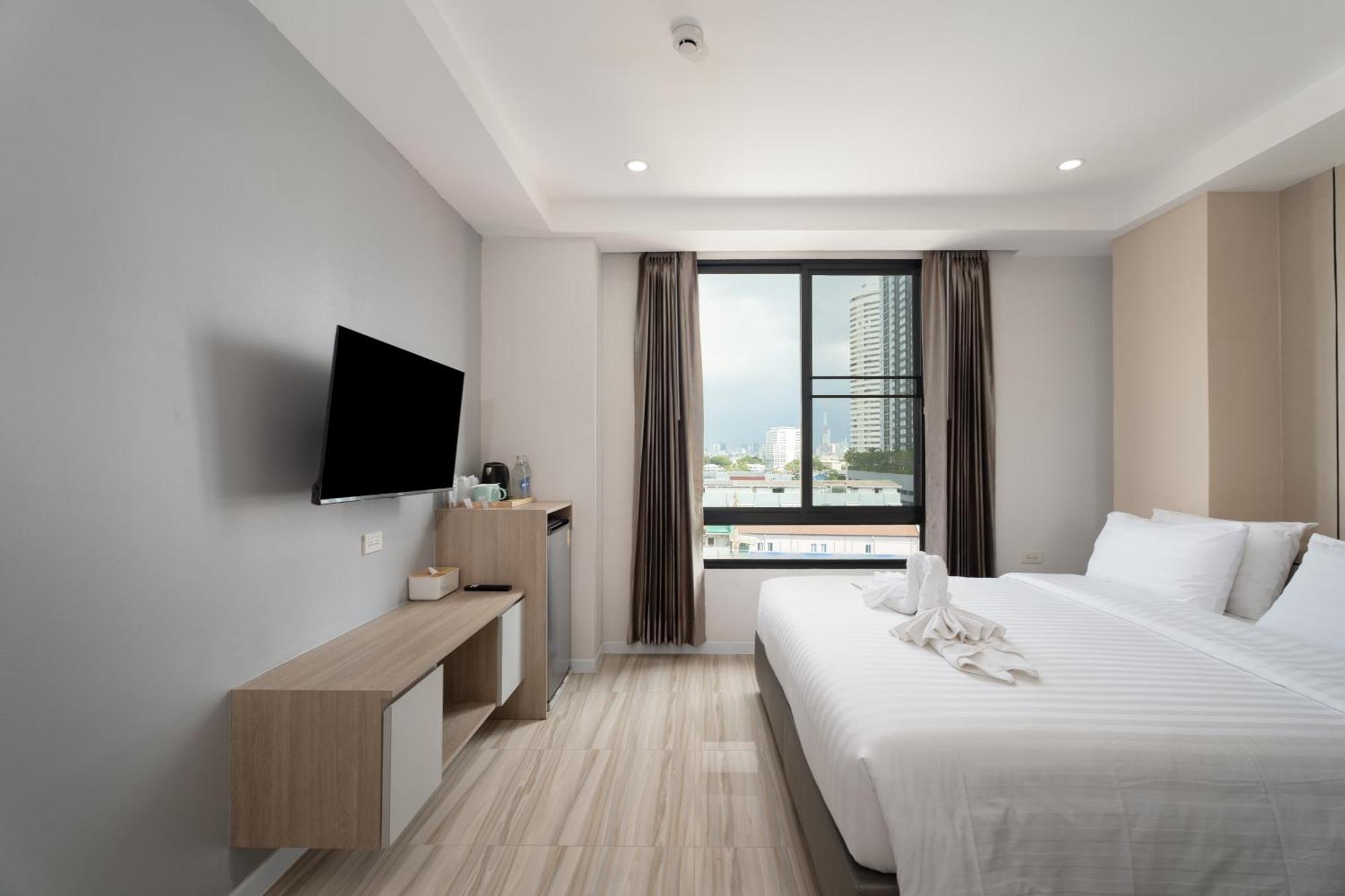 The Riski At Bangphlat Station Sha Hotel